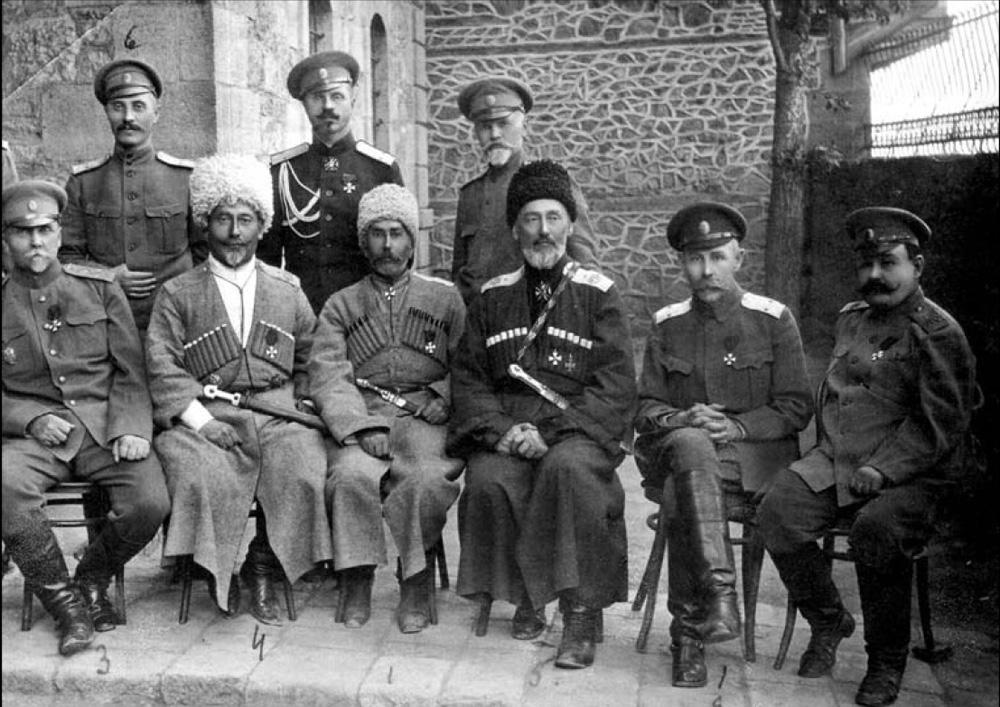 Пржевальский с командованием Кавказского фронта 1917 -сайт.jpg
